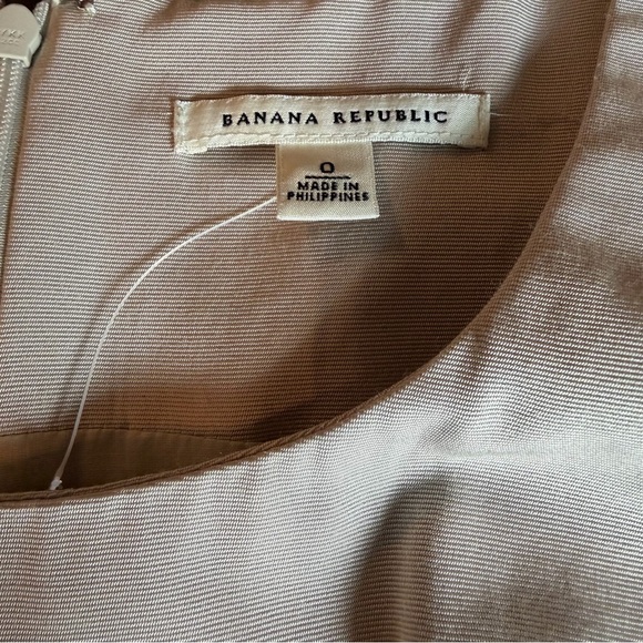 BANANA REPUBLIC SLEEVELESS TAN FIT & FLARE DRESS SIZE 0 WITH POCKETS - Picture 9 of 9